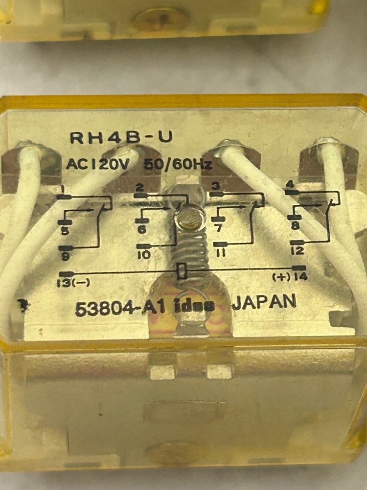 Lot Of 5 idec 53804-A1 RH4B- U AC 120V 50/60Hz NEW