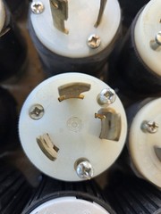 32, Lot Hubbell Hbl 2621 30a 250 Vac 16 HUBBELL & 16 COOPER PLUGS $250 FREE SHIP