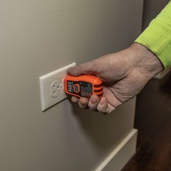 ET310 AC Circuit Breaker Finder Electric and Voltage Tester with Integrated GFCI