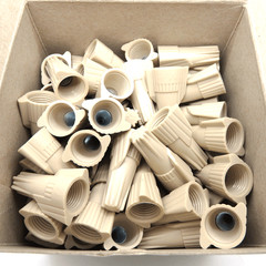 100 Pack of 3M 412 Tan Nylon Electrical Spring Connectors