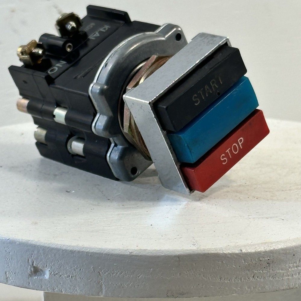 CUTLER HAMMER E30EG 120V 50/60Hz Compact Push Button w/Start-Stop- Ind Light