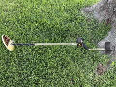 Tesoro DIABLO uMAX Metal Detector w/ 10″ Elliptical Coil, Battery, Manual- Nice!