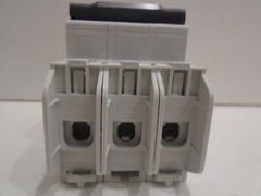 *NEW* SCHNEIDER ELECTRIC 60170 MULTI 9 C60 MINIATURE CIRCUIT BREAKER 2A 3-P 240V