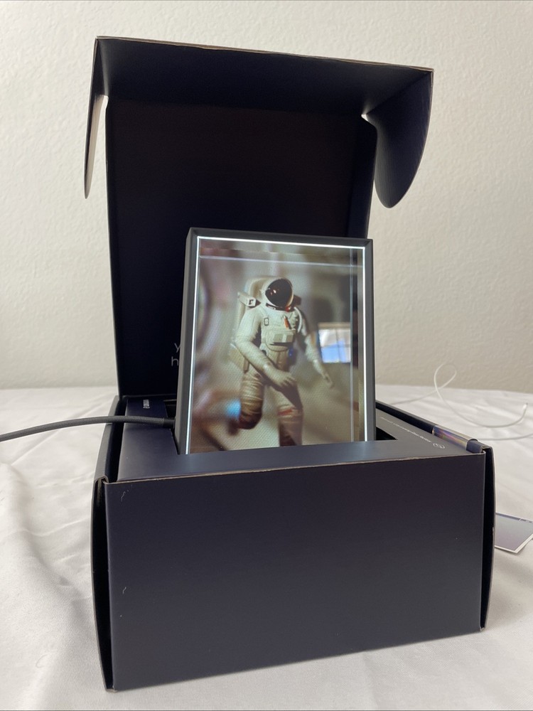 Looking Glass Portrait 3D Holographic Display – Open Box – Tested & Working