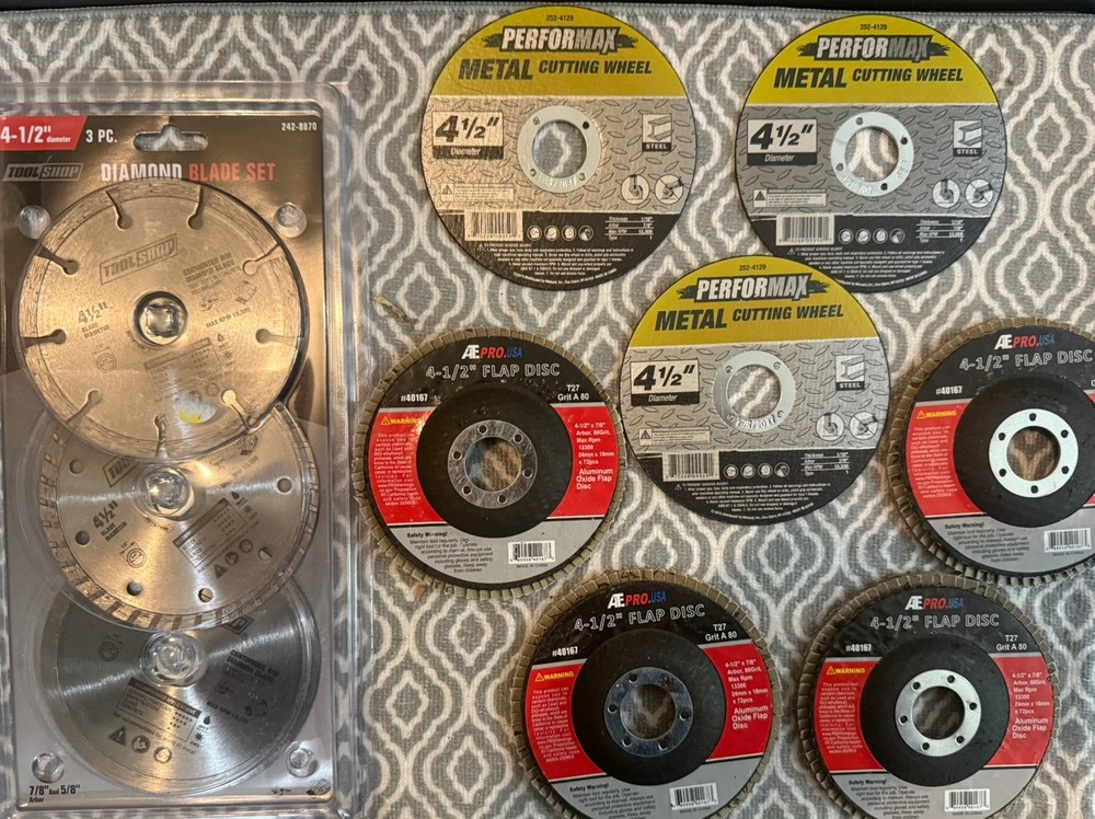 LOT of 4.5” wheels – 4 Flap Discs 3 Cutting Wheels And 3 Pack Diamond Saw Blades