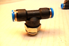 QTY 10- 153108 – Festo QST-1/4-6 Fitting, push-in T, 1/4 X 6MM NEW