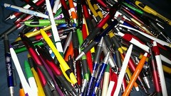 Misprint Pens: 500 Ct Bulk Lot Ballpoint Retractable Click Pens: Black/ Blue Ink