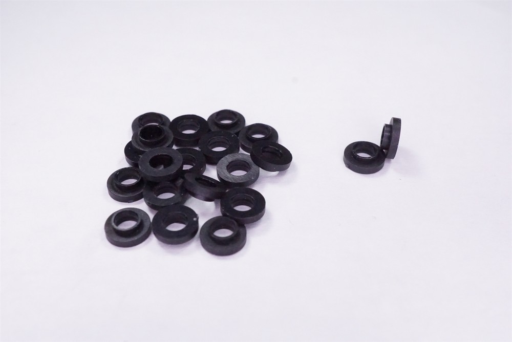 Lot of 20 MNI-HT-4-220 Essentra #4 Shoulder Washer 0.116″ ID 0.215″ OD .072″ T