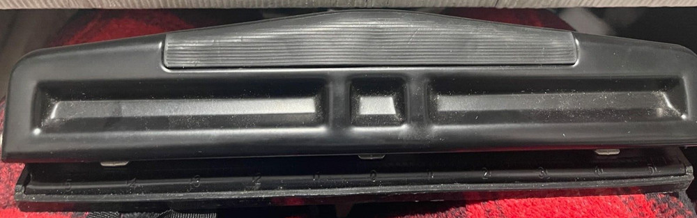 USED ADJUSTABLE 3 HOLE PUNCH 11 sheet Universal UNV-74323 (4D)