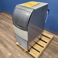 Scotsman CU0415MA-1 Ice Maker with Bin (Demo Unit 1951)