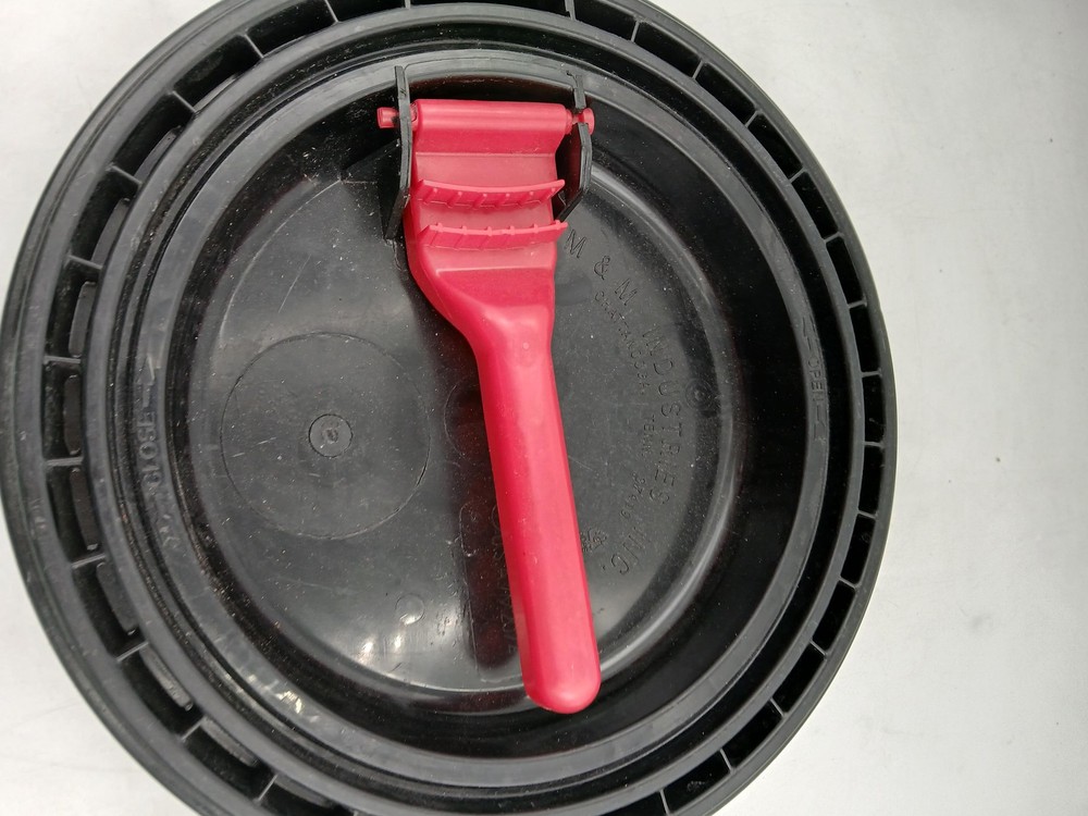 M & M Industries Screw-On Pail Bucket Lid With Wrench Plastic Black Red USA