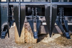 Log, Brush, and Rock Grapple Skid Steer Loader Attachment for JCB 86″ Wide