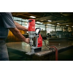 Milwaukee 4272-21 1-5/8″ Auto-Stop Electromagnetic Drill Kit with Carrying Case