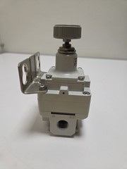 SMC IR3020-03BG Precision Air Regulator w/ Gauge & Bracket 0.01-0.8MPa