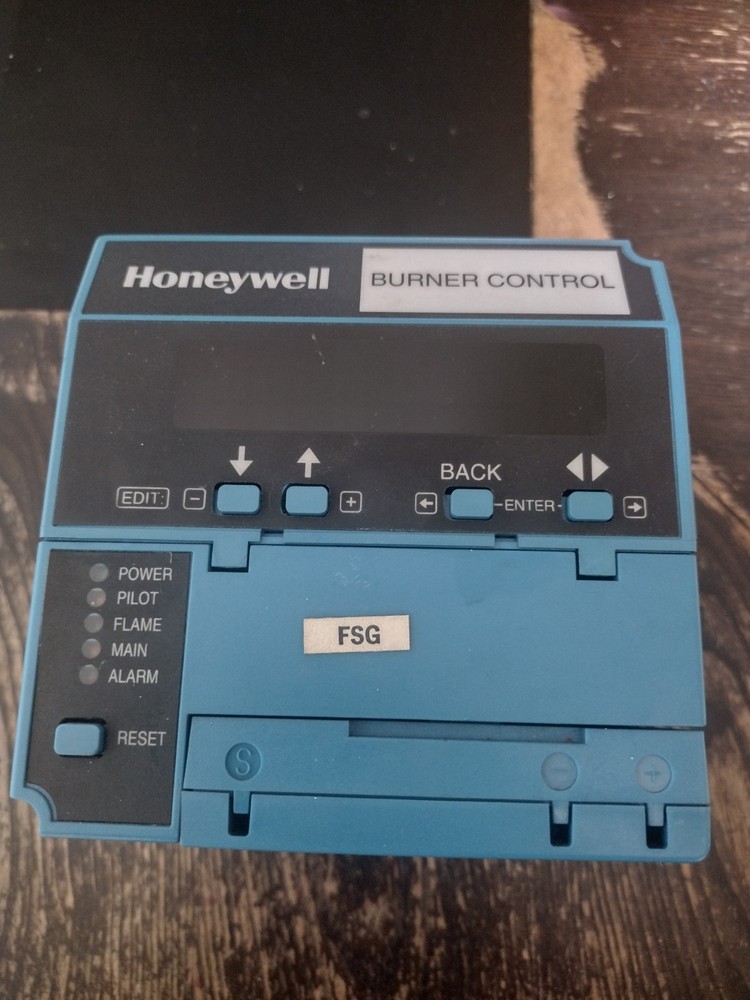 Honeywell RM7895 A 1014 Burner Control Complete System Tested Working