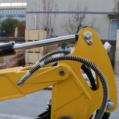 Mini Excavator 1.8 Ton Kubota D722 Crawler Swing Boom Expandable Track Free Ship