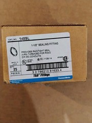 Box Of 25 – Thomas & Betts 145SL 1-1/2″ Sealing Locknut – Brand New
