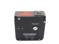 EUCHNER TZ2RE024M 082053 250V 6A (AS PICTURED) NSNP