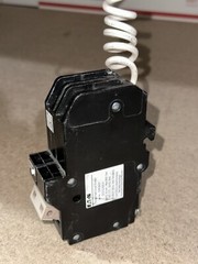 Eaton CHN240GF 40 Amp 2 Pole Circuit Breaker Ground Fault Pigtail New Pull Off
