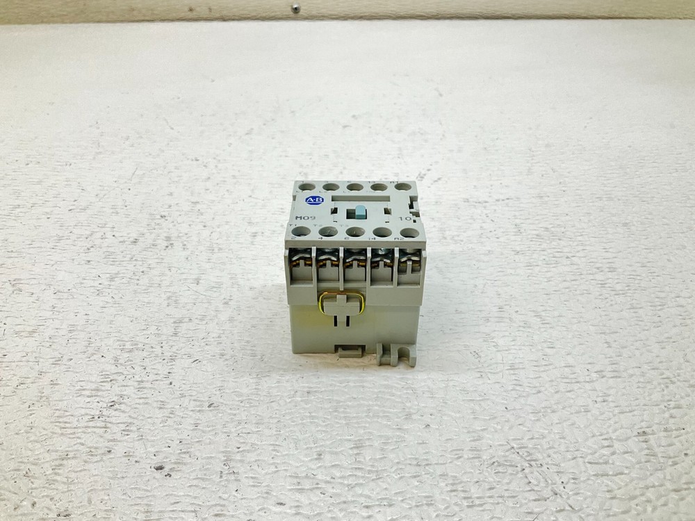 Allen Bradley 100-M09N*3 Contactor 110/120 VAC Coil Ser. A 100M09N3 (TSC)