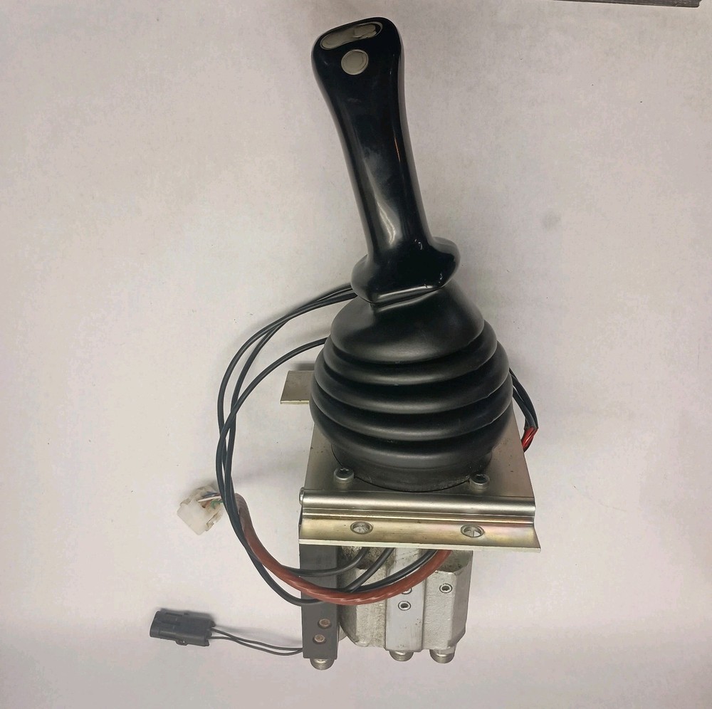 Volvo Wheel Loader Joystick Single Lever Control Valve VOE 11173915 L60F – L120F