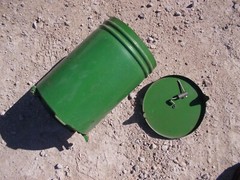 John Deere Planter ORIGNL JD Fertilizer Box Can & lid & inner drive holder mount