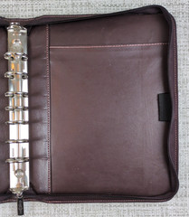 Franklin Covey Day One Classic Zip Binder w/Handles 7 Rings 1″ Brown Pink