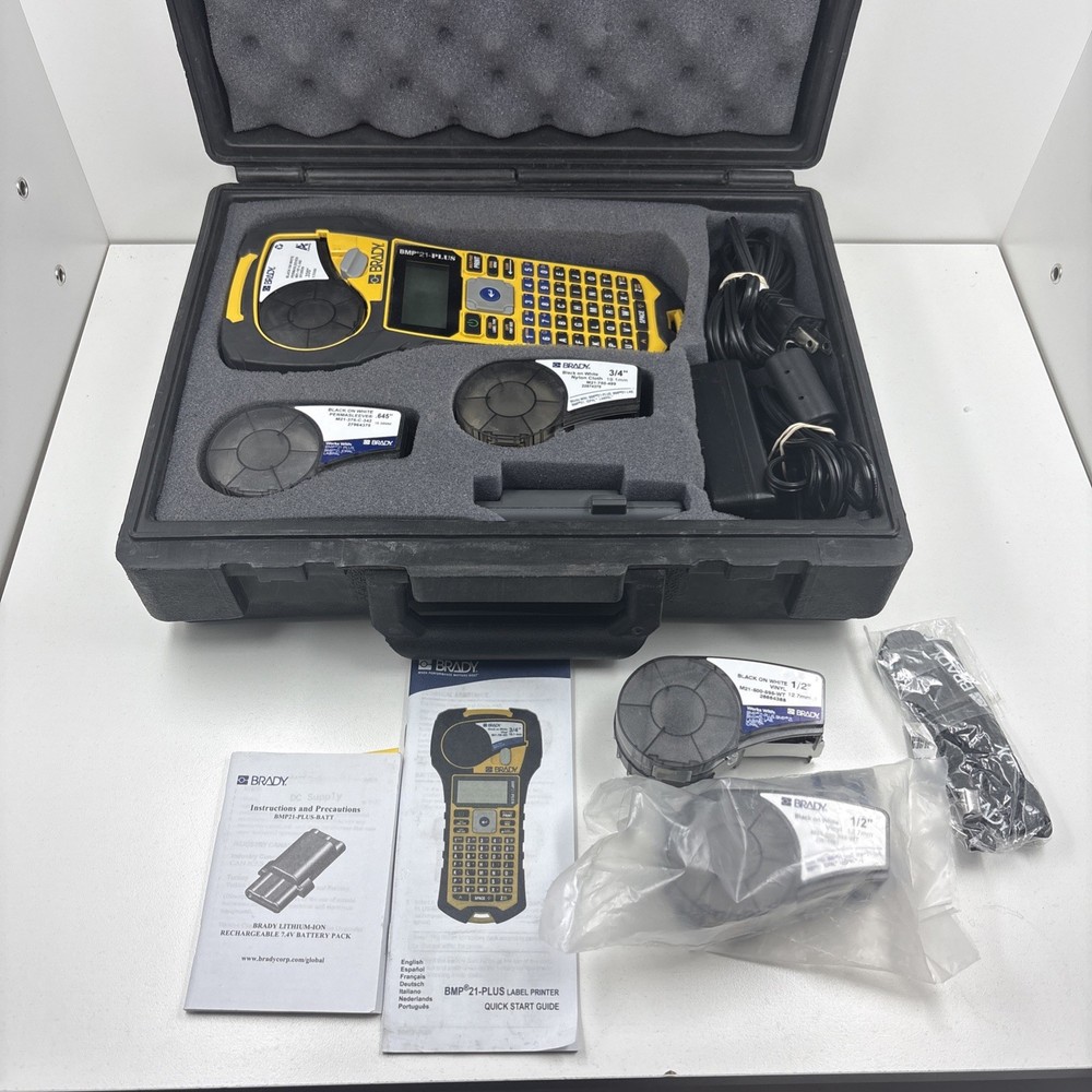 Brady BMP21-PLUS Label Maker Handheld Battery Powered TESTED W/ Spare Battery