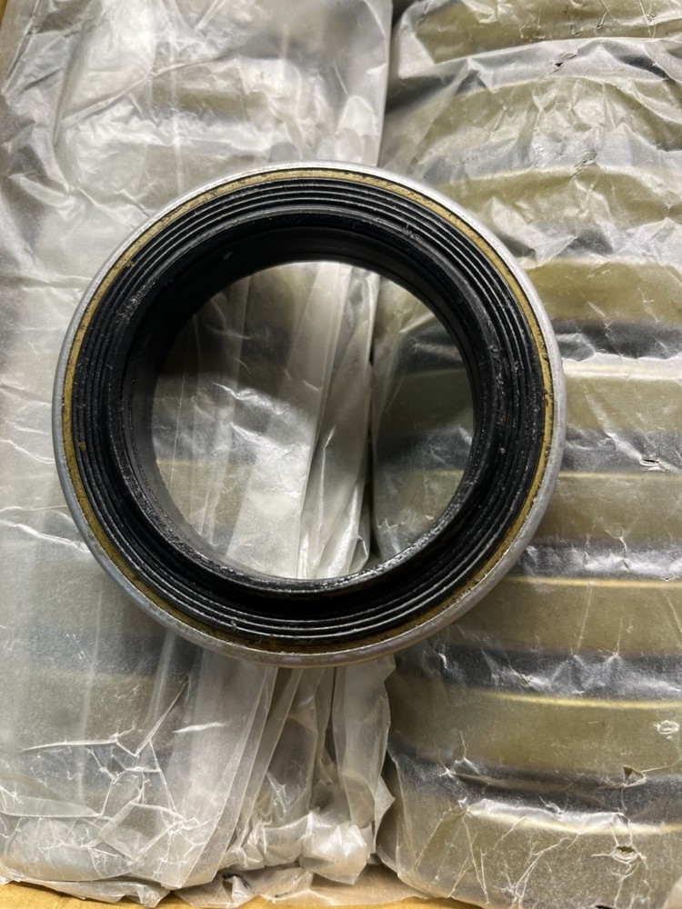 NOS 10141-730E SEAL OIL 2.250X3.251X.547 / UMC – Parts – Pivot Accessories