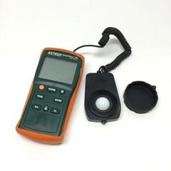 Extech EasyView 30 Digital Light Meter 40K Foot Candles / 400K Lux