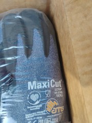 ATG MaxiCut Ultra 44-3745 Cut Resistant Gloves – Size 10 (XL) – Dozen Pack (12)