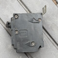 ITE Siemens B220 Circuit Breaker 20A 2Pole 120/240VAC 10KAIC Bolt On Panel Mount