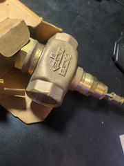 Honeywell V5011N1073 1-1/4″ Two-way Direct Acting Globe Valve Female NPT 18.7 Cv