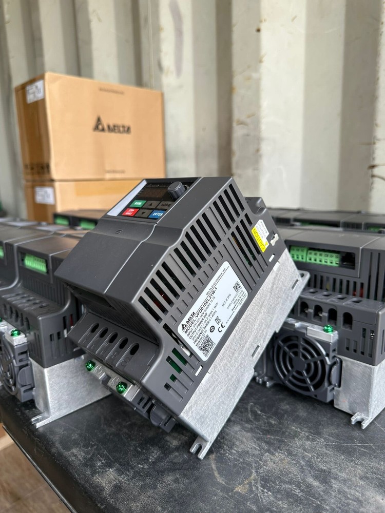 DELTA VFD 2HP Model: VFD015EL21W1