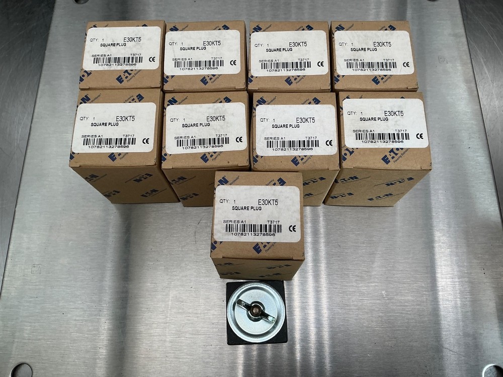 (9) Eaton E30KT5 Square Plug