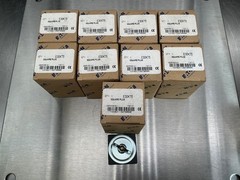 (9) Eaton E30KT5 Square Plug