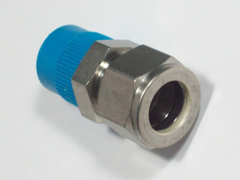1- Swagelok Stainless Steel Connector, 5/8″ OD Tube x 1/2″ MNPT, SS-1010-1-8
