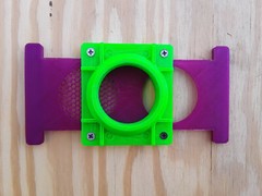 Bee Vacuum Gate for Beekeeping with Nail Lock