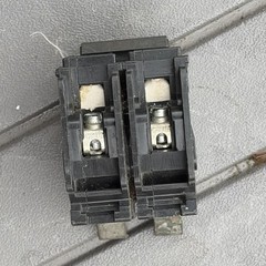 ITE Siemens B220 Circuit Breaker 20A 2Pole 120/240VAC 10KAIC Bolt On Panel Mount