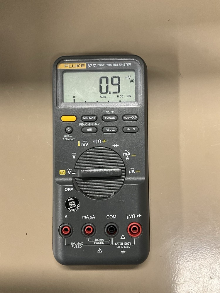 FLUKE 87 V TRUE RMS MULTIMETER POWERS ON