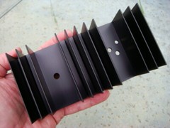 LOT (2) BLACK Anodized Heatsinks by AAVID THERMALLOY 6.1″ x 3.0 x 1.6″ – Unused