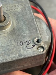 QTY 1 VON WEISE GEAR MOTOR 12 VOLTS 14:1 RATIO BOTH SHAFTS ARE 5/16″ DIAMETER
