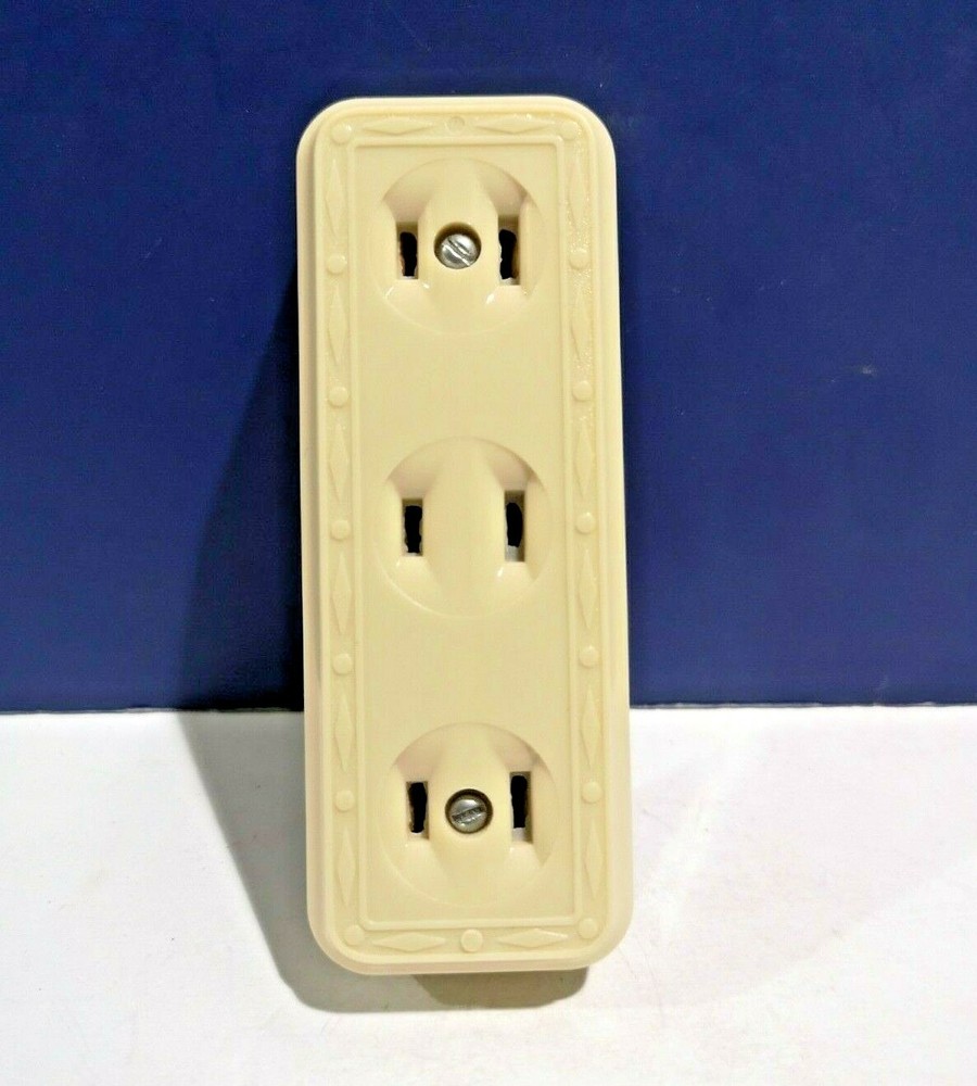 LEVITON IVORY JUMBO Surface Mount Triple Convenience Outlet Polarized NEW 323-I