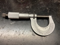 VINTAGE L.S. STARRETT CO. NO. 230 OUTSIDE MICROMETER IN METAL CASE