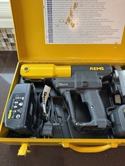 REMS TECHNOLOGY LI-ION PLUS AKKU PRESS CRIMPER KIT W/ 3 TONGS, 2 BATTERIES R110G