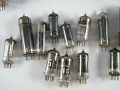 (50) MISCELLANEOUS ELECTRONIC TUBES UNTESTED WITH NO WARRANTY & NO RETURNS AB