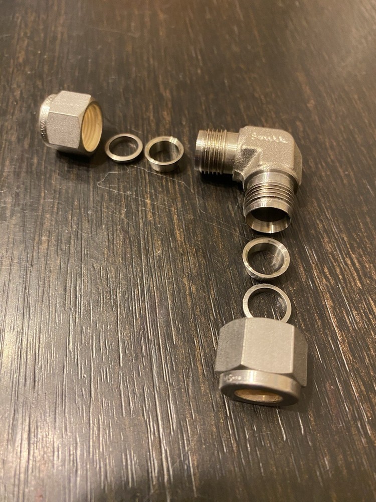 SWAGELOK SS-600-9 STAINLESS STEEL fitting 3/8” tube Union 90° Elbow