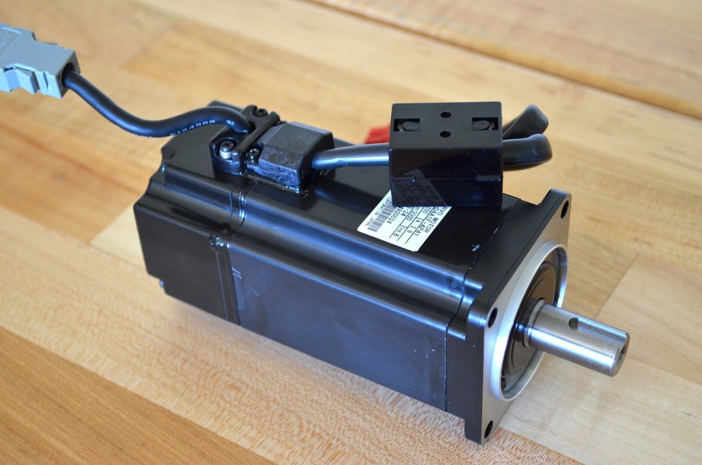 Yaskawa SGMAH-04A1F-AP41 400w AC Servo Motor Encoder 200v 3,000rpm 1.27Nm 2.8amp