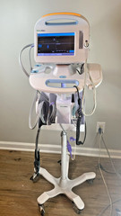 Welch Allyn Connex Patient Vital Signs Monitor- VSM6000 with new battery & stand