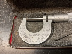 VINTAGE L.S. STARRETT CO. NO. 230 OUTSIDE MICROMETER IN METAL CASE